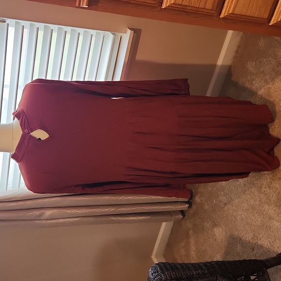 Versona Tunic Blouse with Train - Picture 2 of 4